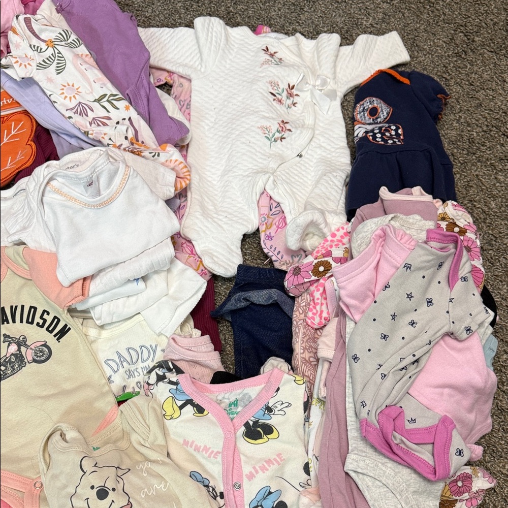 Carter's baby clothes some NWT 0-3 months no stains no wear or holes like new - Picture 4 of 4